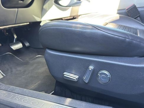 Used 2024 Lincoln Nautilus Reserve image 11