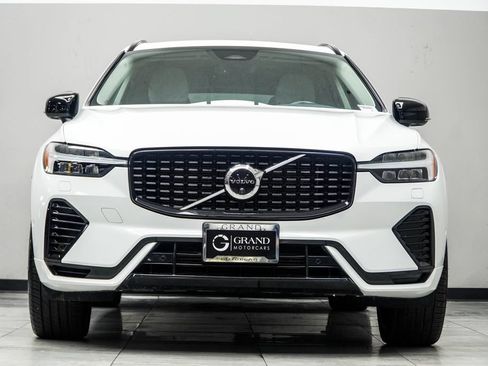 Used 2023 Volvo XC60 T8 Ultimate w/ Climate Package AWD/4WD image 8