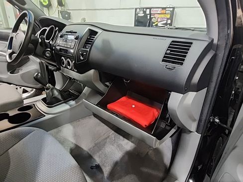 Used 2011 Toyota Tacoma 4x4 Access Cab image 19