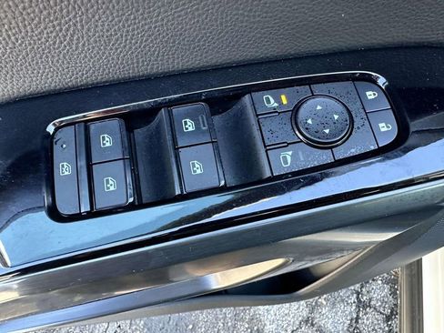 Used 2023 Nissan Pathfinder SL AWD/4WD image 9