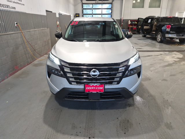 Used 2025 Nissan Rogue S AWD/4WD image 8