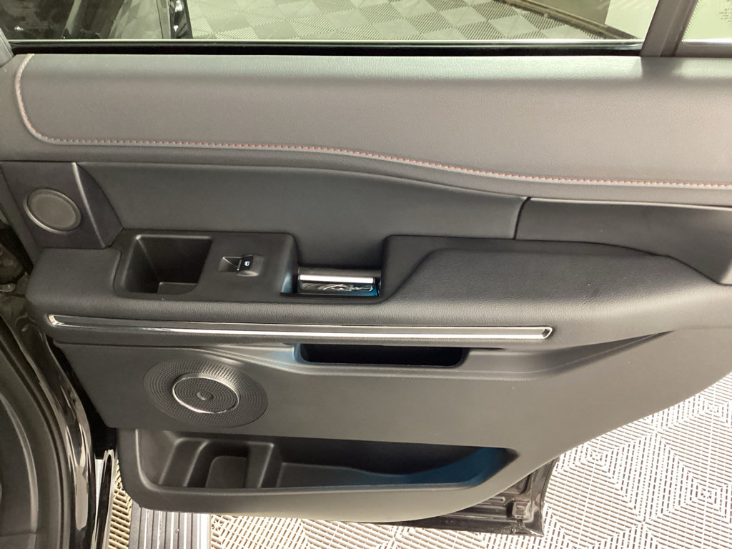 Used 2024 Ford Expedition Limited AWD/4WD image 12