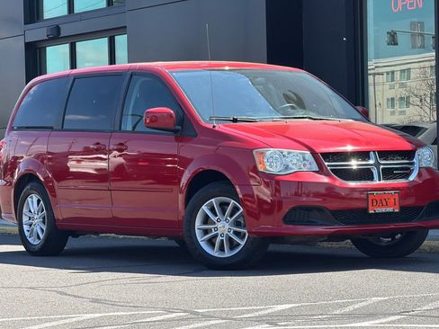 Used 2013 Dodge Grand Caravan SXT FWD image 2
