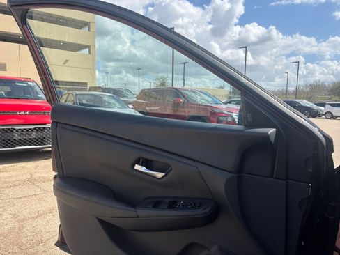 Used 2025 Nissan Sentra SV FWD image 18