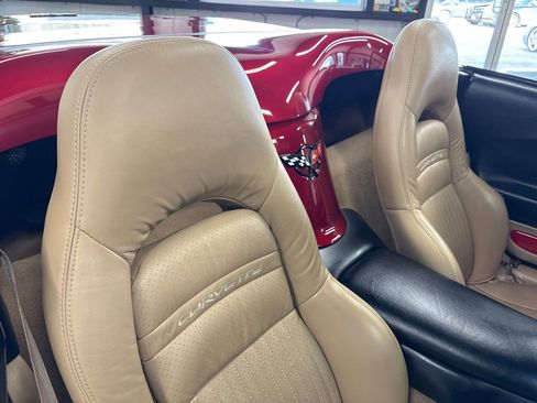 Used 2004 Chevrolet Corvette Convertible w/ Preferred Equipment Group image 60