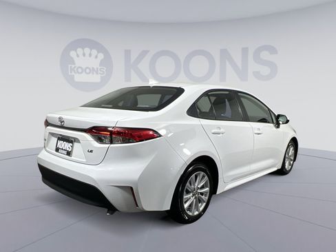 Used 2025 Toyota Corolla LE w/ LE Premium Package FWD image 11