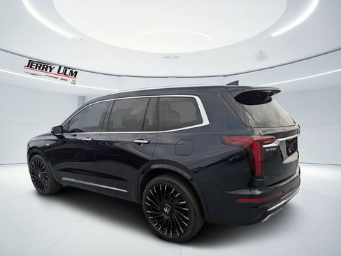 Used 2021 Cadillac XT6 Premium Luxury w/ LPO, Floor Liner Package FWD image 5