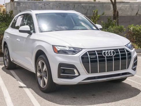 Used 2023 Audi Q5 2.0T Premium w/ Convenience Package AWD/4WD image 3