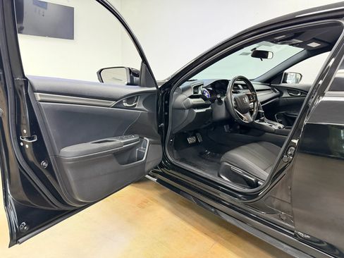 Used 2018 Honda Civic Sport image 13
