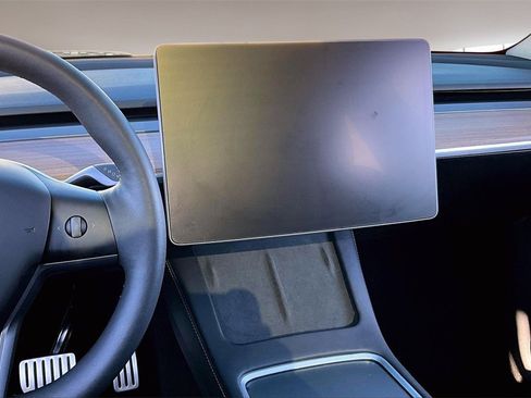 Used 2025 Tesla Model Y Performance image 9