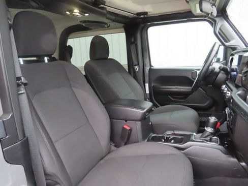 Used 2020 Jeep Wrangler Sport AWD/4WD image 22