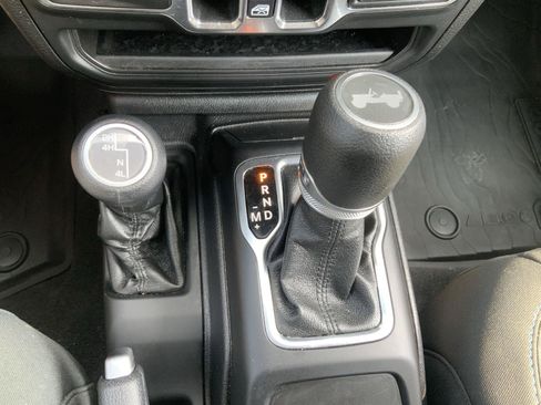 Used 2021 Jeep Wrangler Unlimited Sport AWD/4WD image 38
