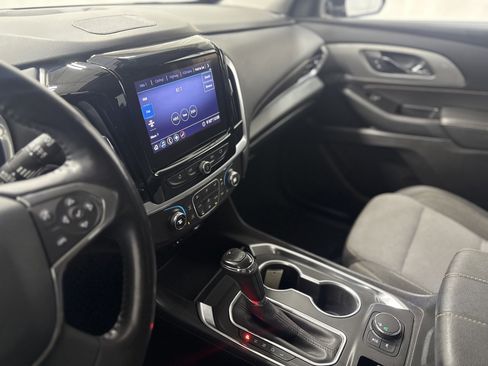 Used 2020 Chevrolet Traverse LT image 21