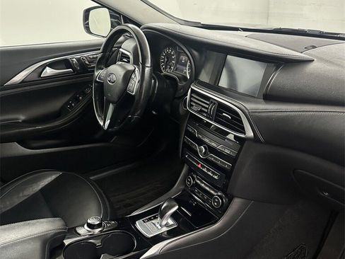 Used 2017 INFINITI QX30 Premium w/ Navigation Package image 39
