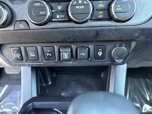 Used 2021 Toyota Tacoma TRD Off-Road w/ Technology Package AWD/4WD image 22