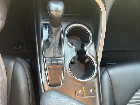 Used 2023 Toyota Camry SE image 19