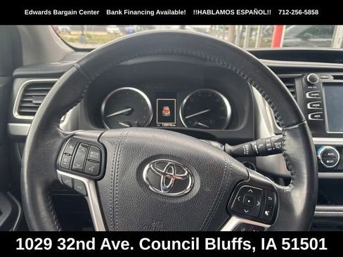 Used 2017 Toyota Highlander SE AWD/4WD image 16