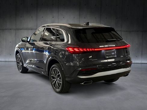 Used 2025 Audi Q5 Premium Plus w/ Premium Plus AWD/4WD image 3