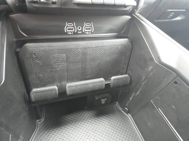 Used 2025 RAM 1500 Laramie AWD/4WD image 13