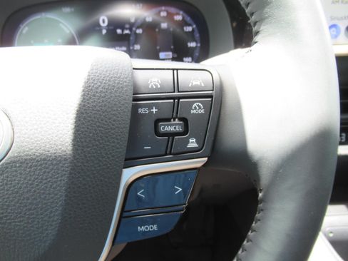 Used 2023 Toyota Crown AWD/4WD image 25