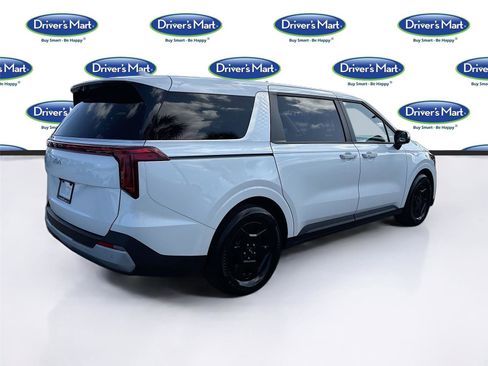 Used 2025 Kia Carnival image 7