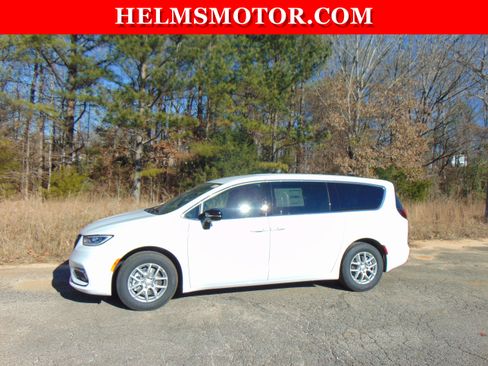 New 2026 Chrysler Pacifica Select image 7