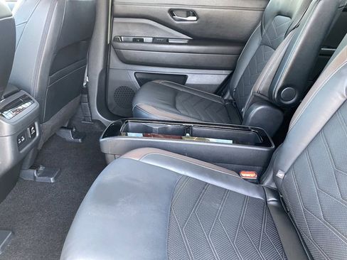 Certified 2024 Nissan Pathfinder Platinum FWD image 15