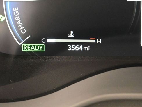 Used 2025 Toyota Sienna XSE image 19