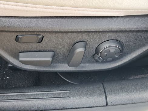 Used 2022 Genesis G70 3.3T w/ Sport Advanced Package image 30