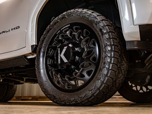 Used 2024 GMC Sierra 3500 Denali w/ Denali Reserve Package image 16