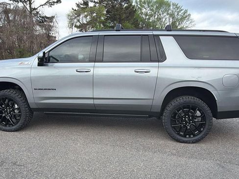 New 2026 Chevrolet Suburban Z71 w/ Comfort Package AWD/4WD image 8