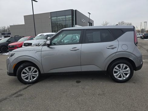 Used 2025 Kia Soul LX image 12