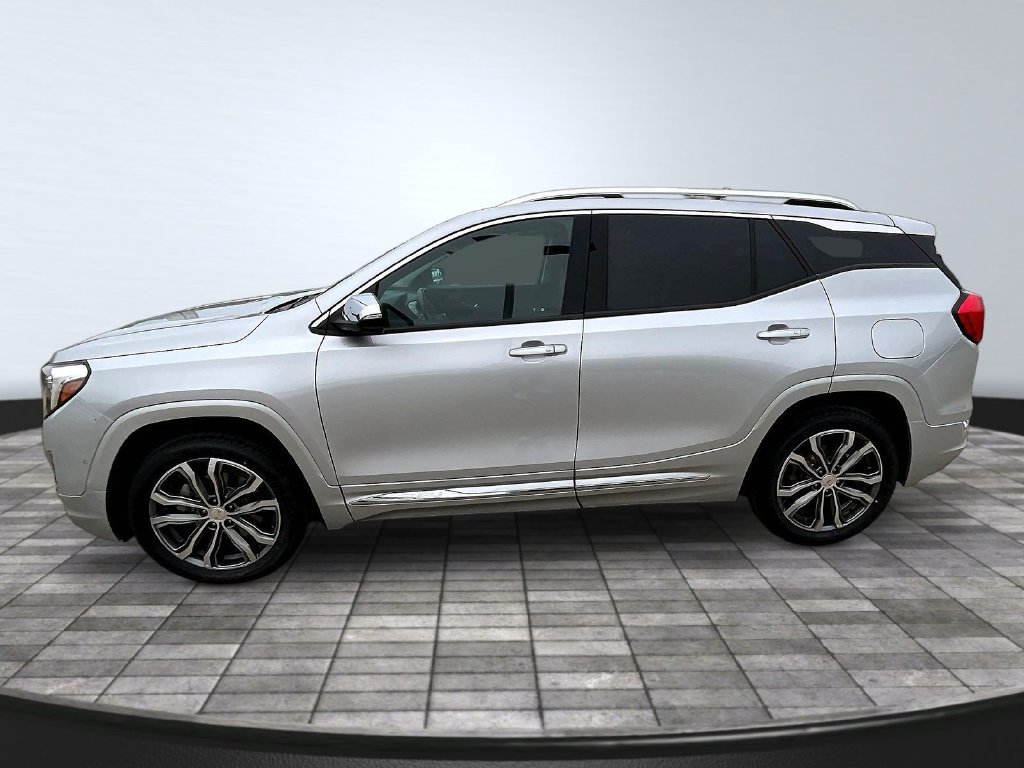 Used 2019 GMC Terrain Denali w/ Advanced Safety Package AWD/4WD image 4