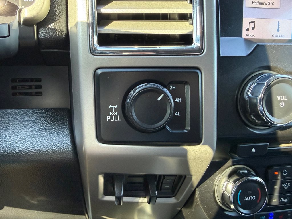 Used 2017 Ford F250 Lariat w/ Lariat Value Package AWD/4WD image 33