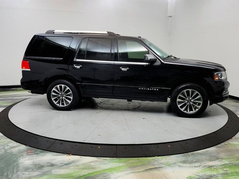 Used 2016 Lincoln Navigator Select RWD image 4