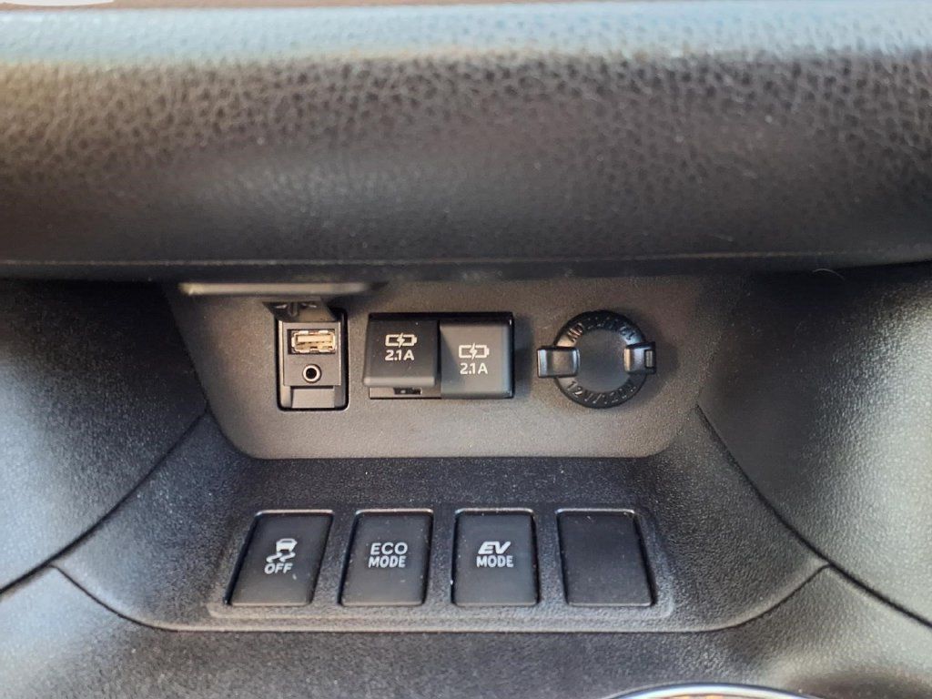 Used 2019 Toyota Highlander XLE AWD/4WD image 14