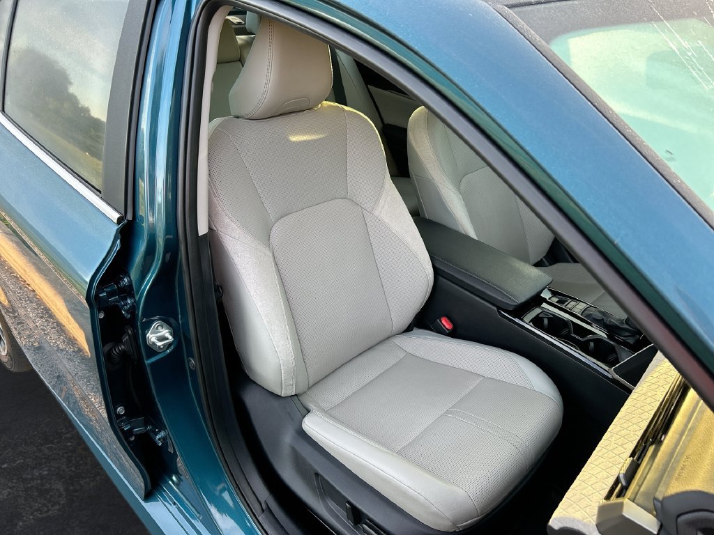 Certified 2025 Toyota Camry XLE FWD image 33