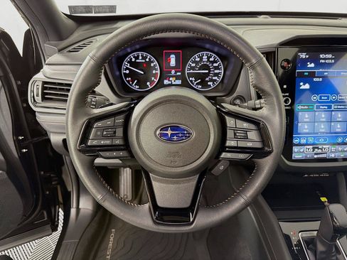 Used 2025 Subaru Forester Touring AWD/4WD image 3