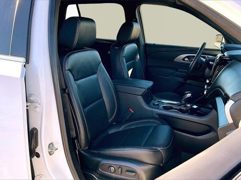 Used 2023 Chevrolet Traverse LT image 7