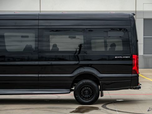 Used 2024 Mercedes-Benz Sprinter 2500 image 9