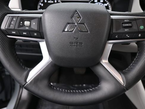 Used 2025 Mitsubishi Outlander SE FWD image 35