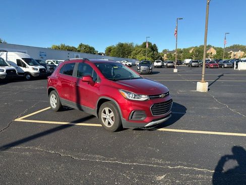 Used 2019 Chevrolet Trax LT FWD image 3