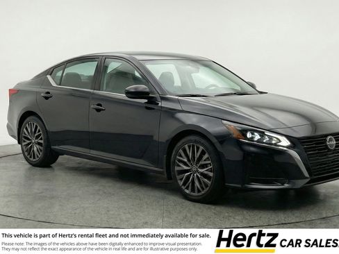 Used 2025 Nissan Altima 2.5 SV image 1