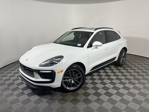 Certified 2026 Porsche Macan AWD/4WD image 1