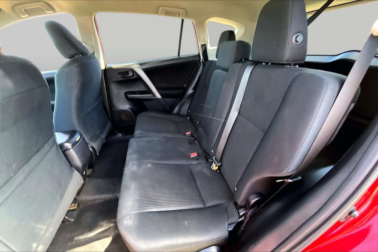 Used 2017 Toyota RAV4 LE FWD image 20