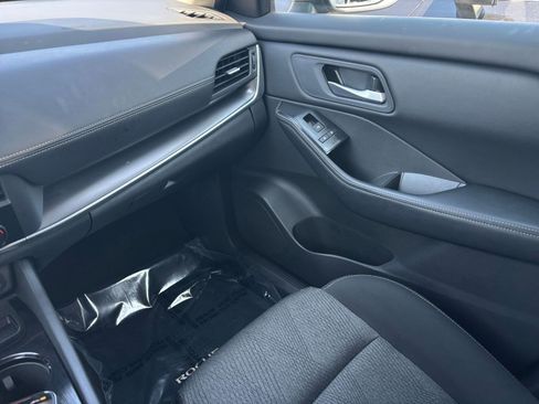 Used 2025 Nissan Rogue SV FWD image 37