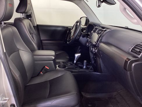 Used 2021 Toyota 4Runner TRD Off-Road Premium w/ Moonroof Package AWD/4WD image 10