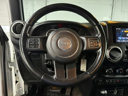 Used 2015 Jeep Wrangler Rubicon w/ Dual Top Group AWD/4WD image 23