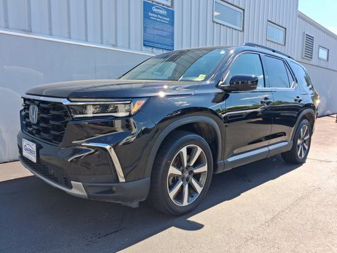 Used 2023 Honda Pilot Touring image 1