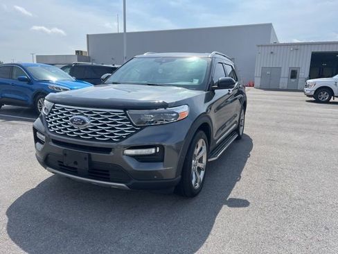 Used 2020 Ford Explorer Platinum w/ Premium Technology Package image 3